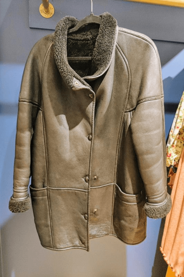 Peau lainée noire vintage T.40