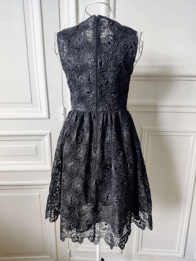 Robe dentelle noire Valentino T38
