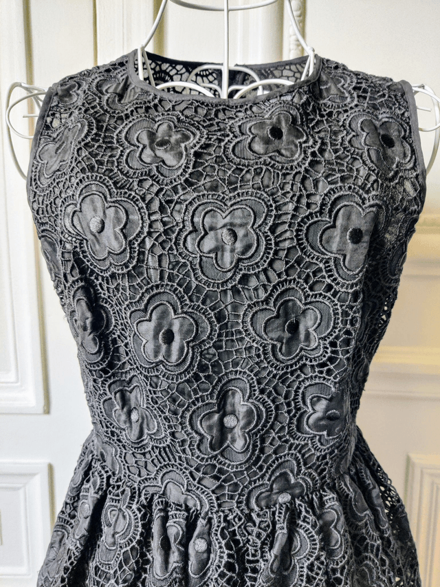 Robe dentelle noire Valentino T38