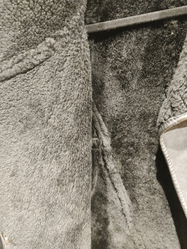 Peau lainée noire vintage T.40