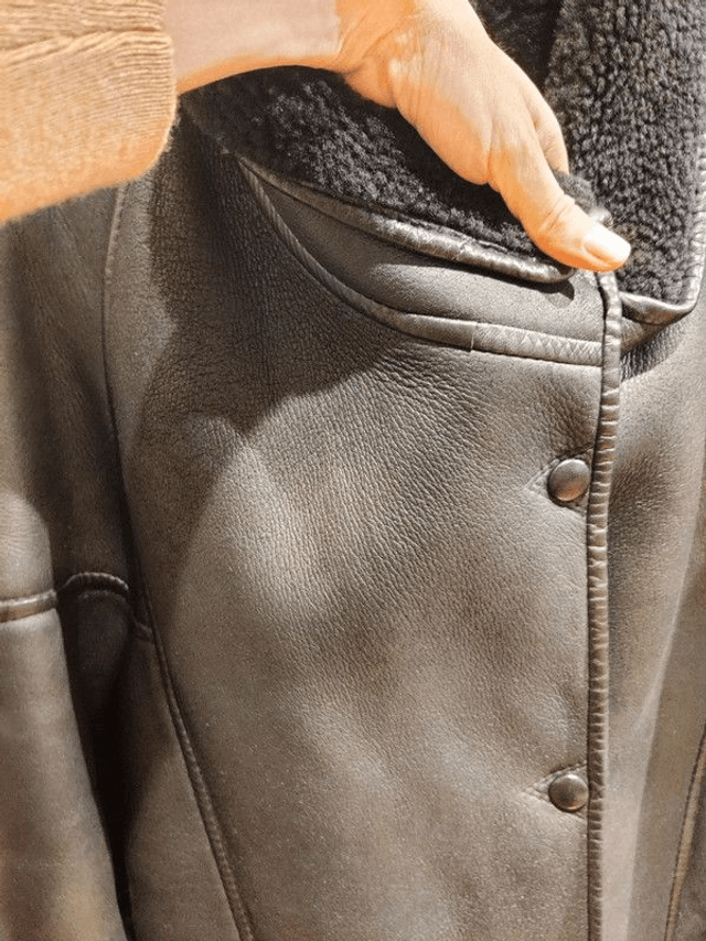 Peau lainée noire vintage T.40