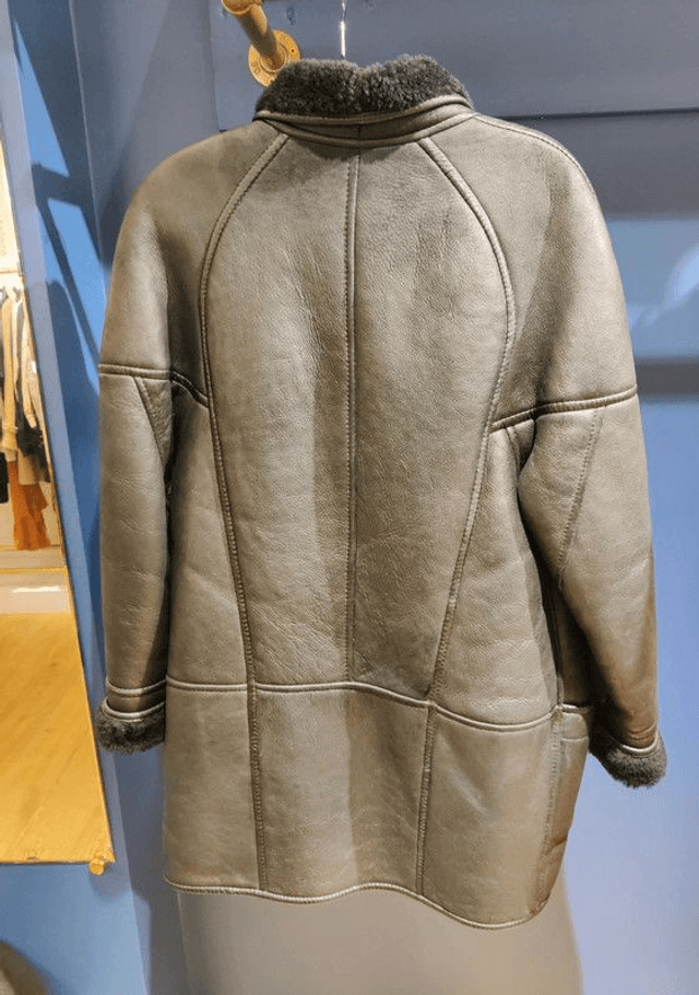 Peau lainée noire vintage T.40